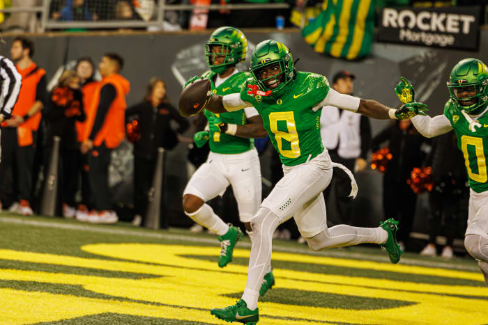 Oregon Ducks cornerback Dontae Manning (8) celebrates an interception against the Oregon State Beavers.